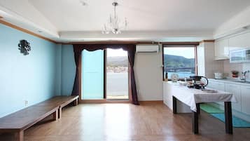 Room (306 307) | Living area | Flat-screen TV