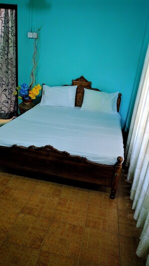 Iron/ironing board, free WiFi