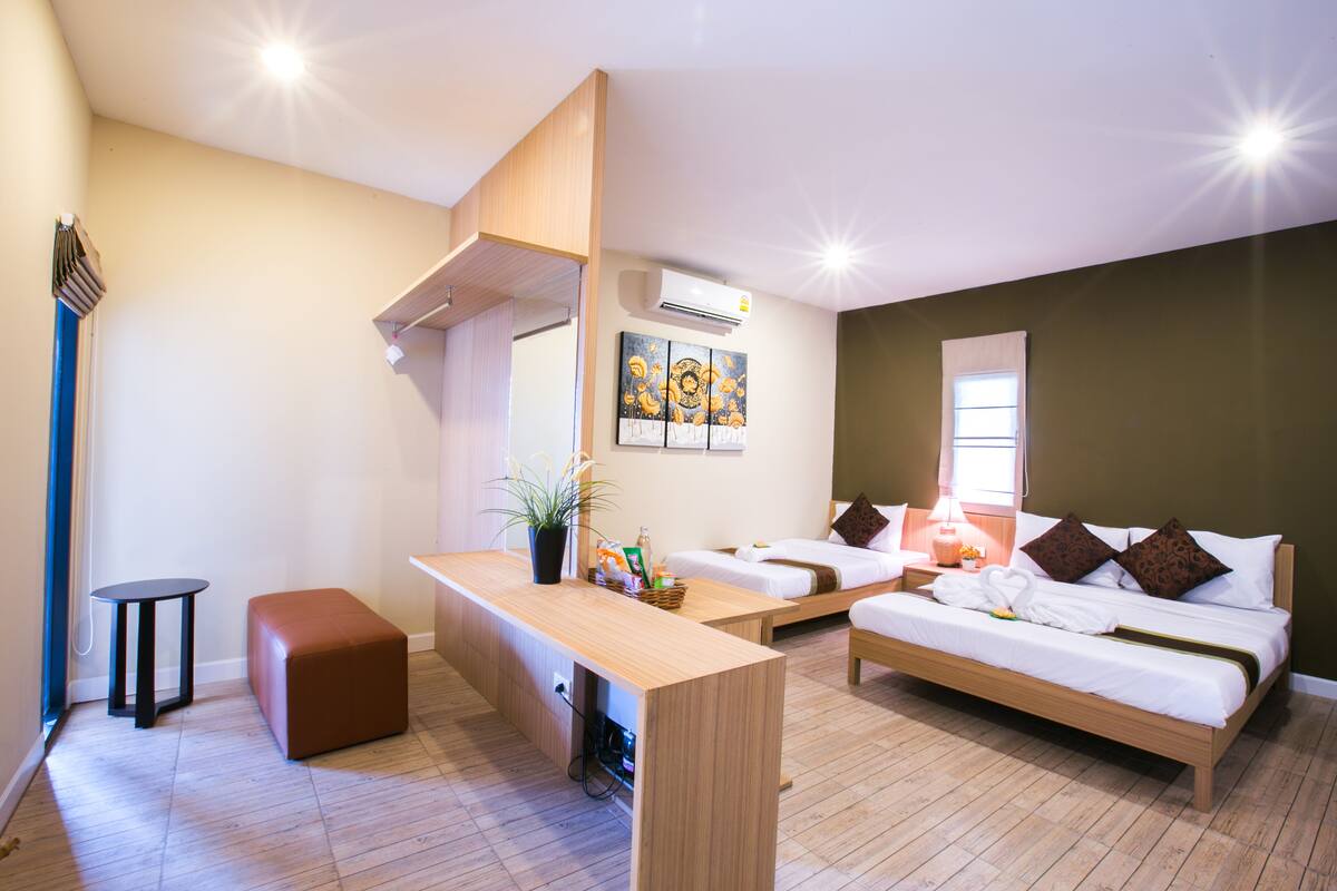 Phòng Suite dành cho gia đình | Minibar, bàn, màn/rèm cản sáng, truy cập Internet không dây miễn phí
