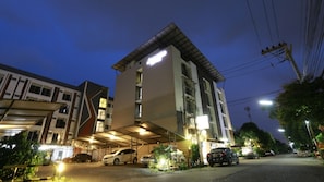 Mặt tiền nơi lưu trú