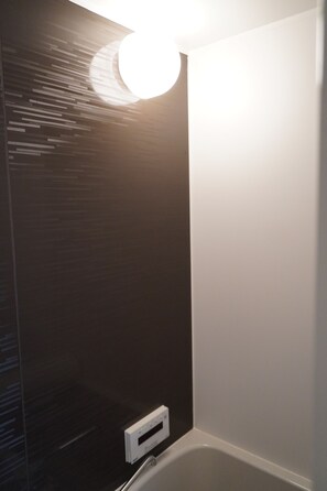 Economy House, Mixed Dorm | Bathroom | Combined shower/bathtub, free toiletries, hair dryer, bathrobes