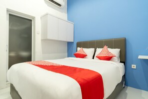 Standard Double Room | Desk, free WiFi, bed sheets