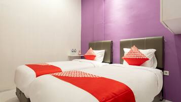 Standard Twin Room | Desk, free WiFi, bed sheets