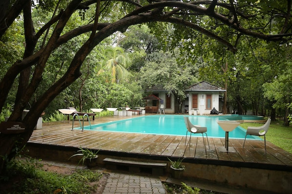 Outdoor pool - Nildiyamankada Safari Lodge (Udawalawa)