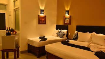 Deluxe Triple Room | In-room safe, laptop workspace, soundproofing, free WiFi