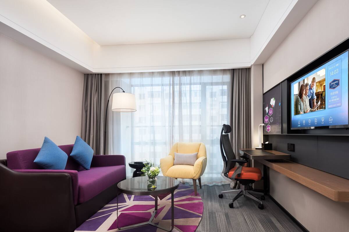 Signature Suite, Non Smoking | Bar mini, peti besi dalam bilik, langsir/tirai gelap terus 
