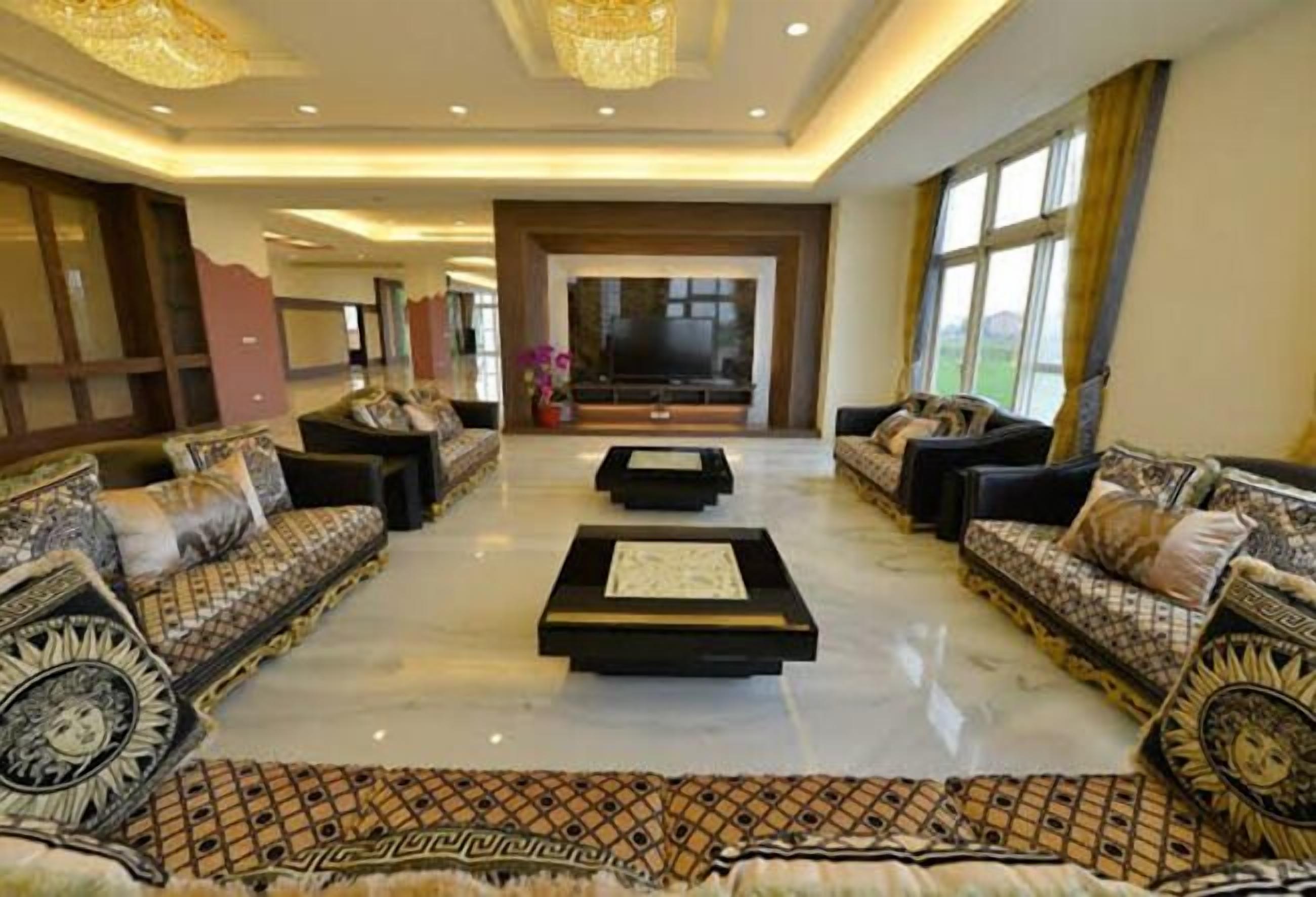 Casa (Flagship Property) | Sala de estar | Televisión de pantalla plana 