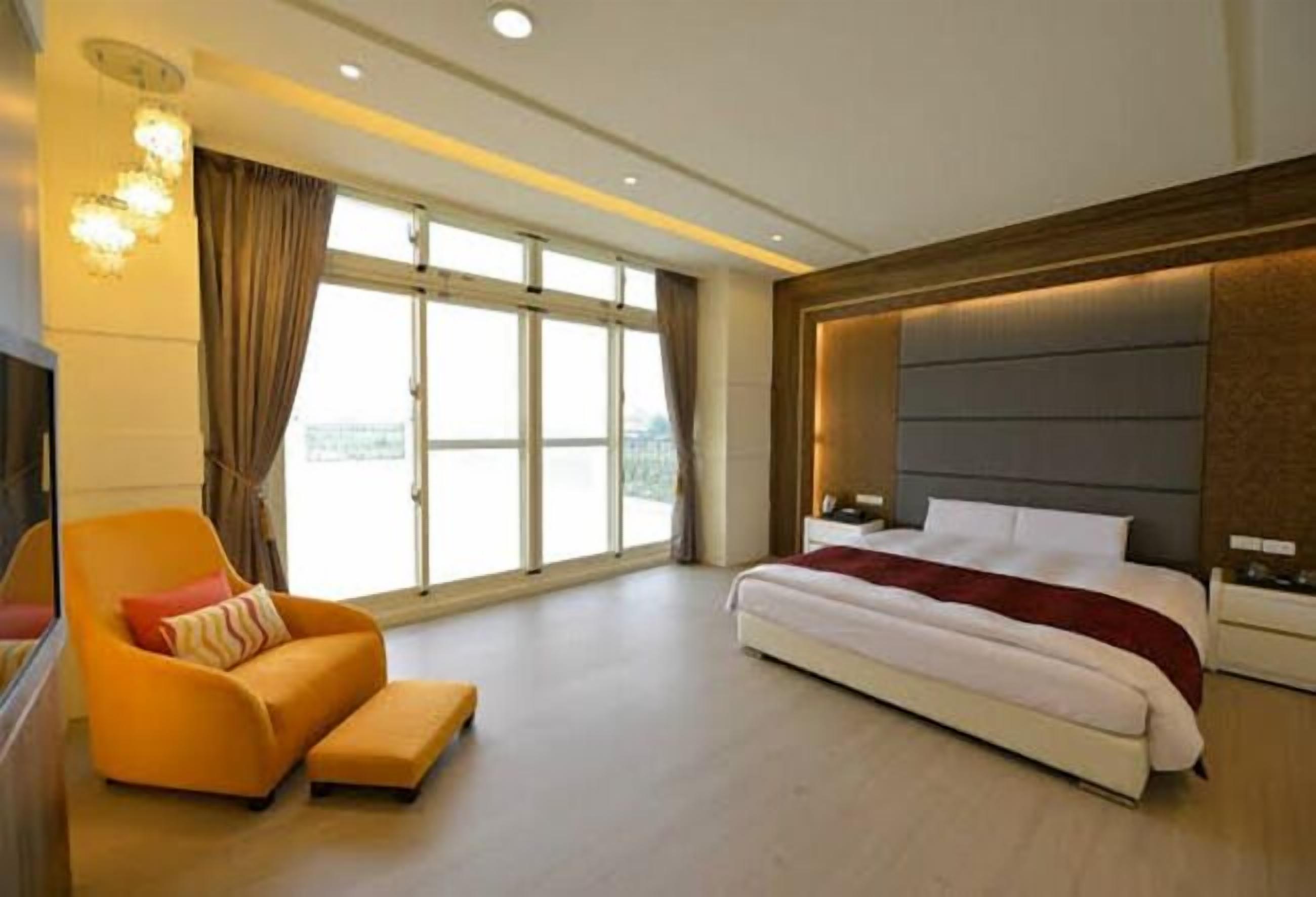 House (Flagship Property) | Desk, blackout drapes, free WiFi, bed sheets