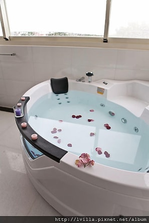 Maison (Mu Xia) | Baignoire Ă hydromassage