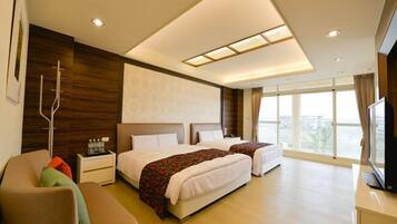 House (Four Season 2) | 1 bedroom, desk, blackout curtains, free WiFi