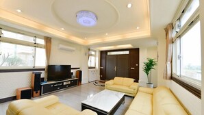 House (Four Season 1) | Living room | Flat-screen TV - Kuan Pin Four Season Villa (Wujie)