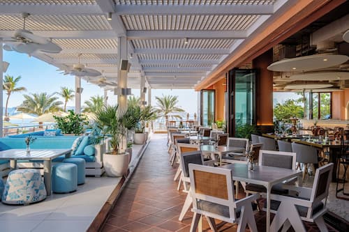 4 restaurants; breakfast, lunch, and dinner served