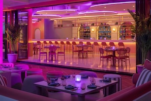 2 restaurants, breakfast, lunch, dinner served; international cuisine