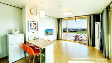 Superior Double | Living area | 42-inch flat-screen TV with cable channels, LED TV