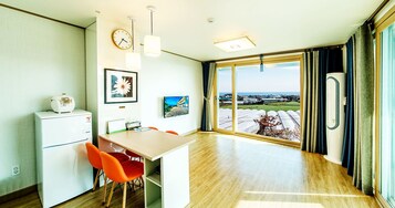 Superior Double | Living area | 42-inch flat-screen TV with cable channels, LED TV