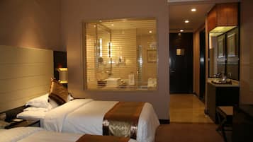 1 quarto, cofres nos quartos, escrivaninha, cortinas blackout