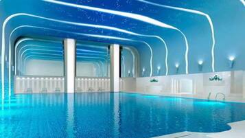 Una piscina cubierta