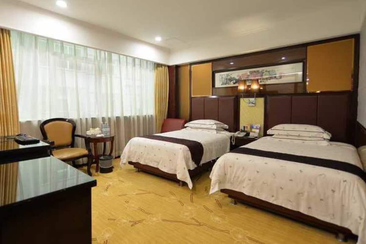 Deluxe Twin Room | 1 bedroom, minibar, in-room safe, free WiFi