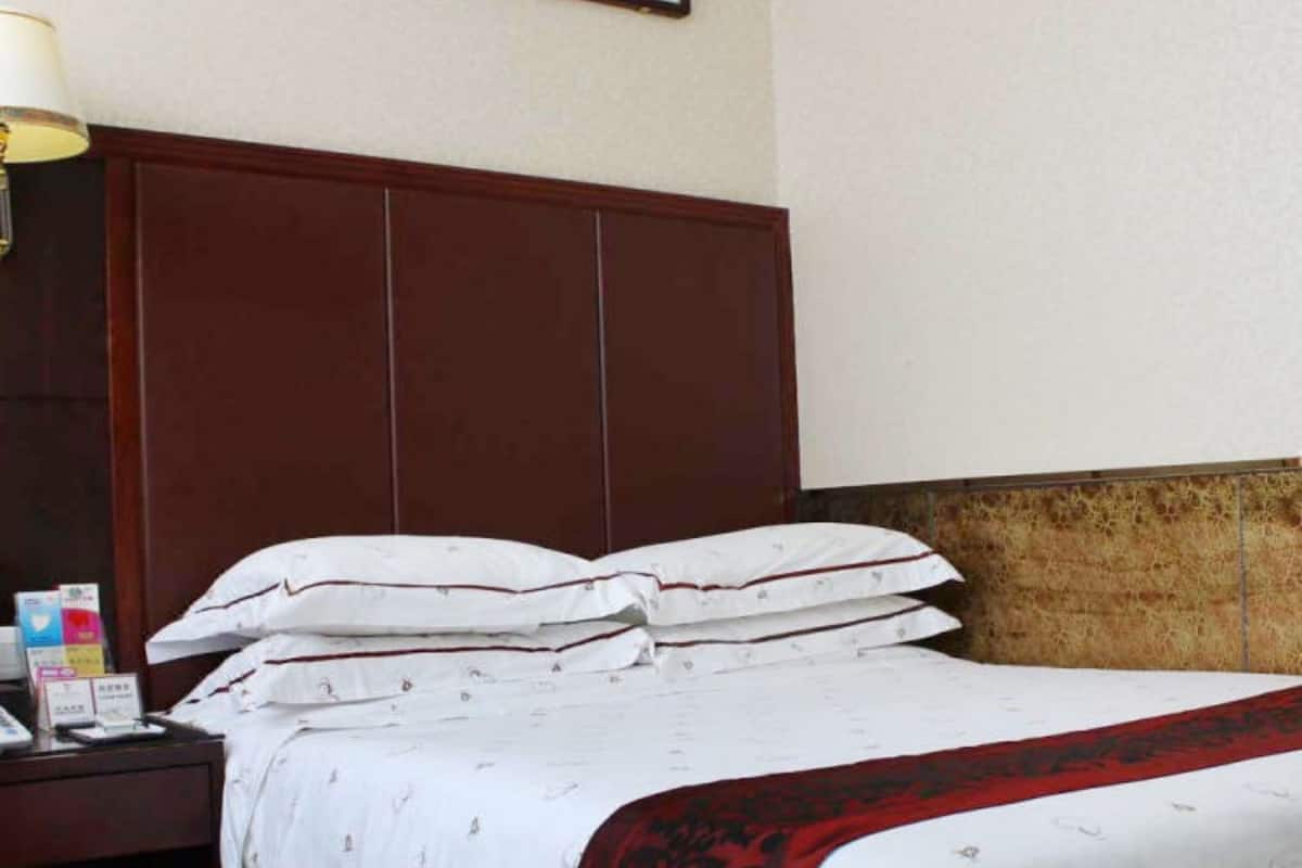 Standard Single Room | 1 bedroom, minibar, in-room safe, free WiFi