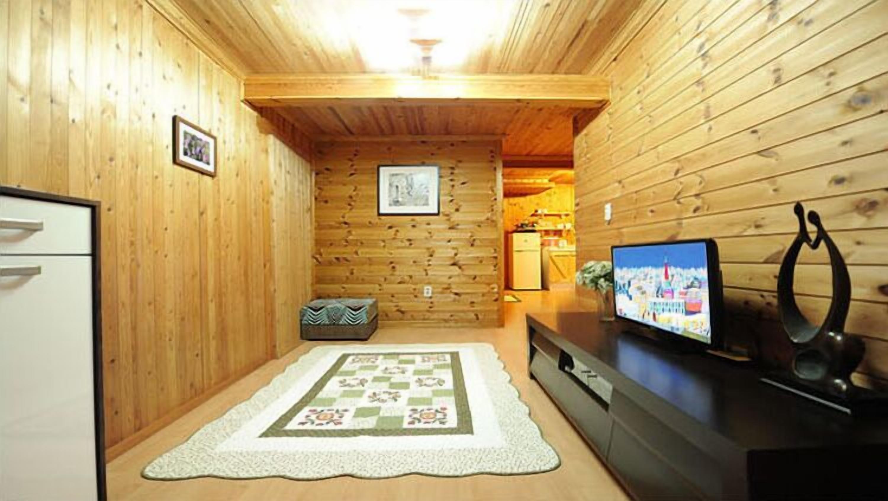 Habitació (17PY, Extra Person Fee 10,000 on spot) | Sala d'estar | Televisor 