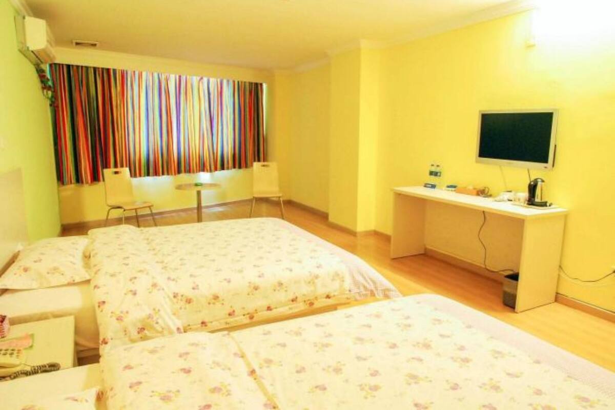 Desk, blackout curtains, free WiFi