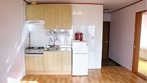 Apartment (14 PY) | Private kitchenette | Full-sized fridge, stovetop, rice cooker, cookware/dishes/utensils - Getbawi Pension Jeju (Seogwipo)