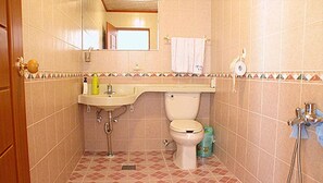 Bathroom - Getbawi Pension Jeju (Seogwipo)