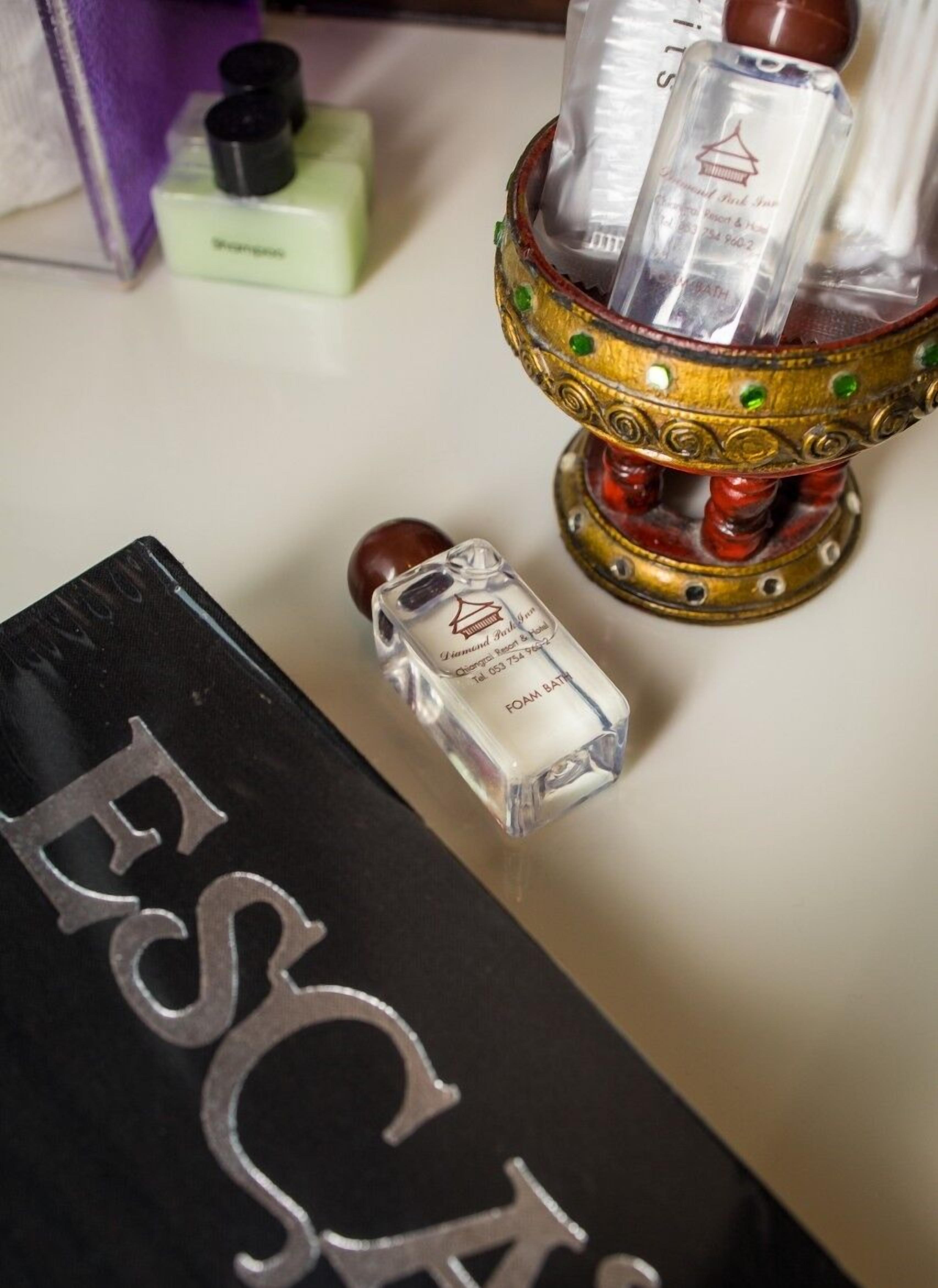 shower, rainfall showerhead, free toiletries, hair dryer