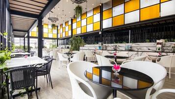 Daily buffet breakfast (THB 150 per person)