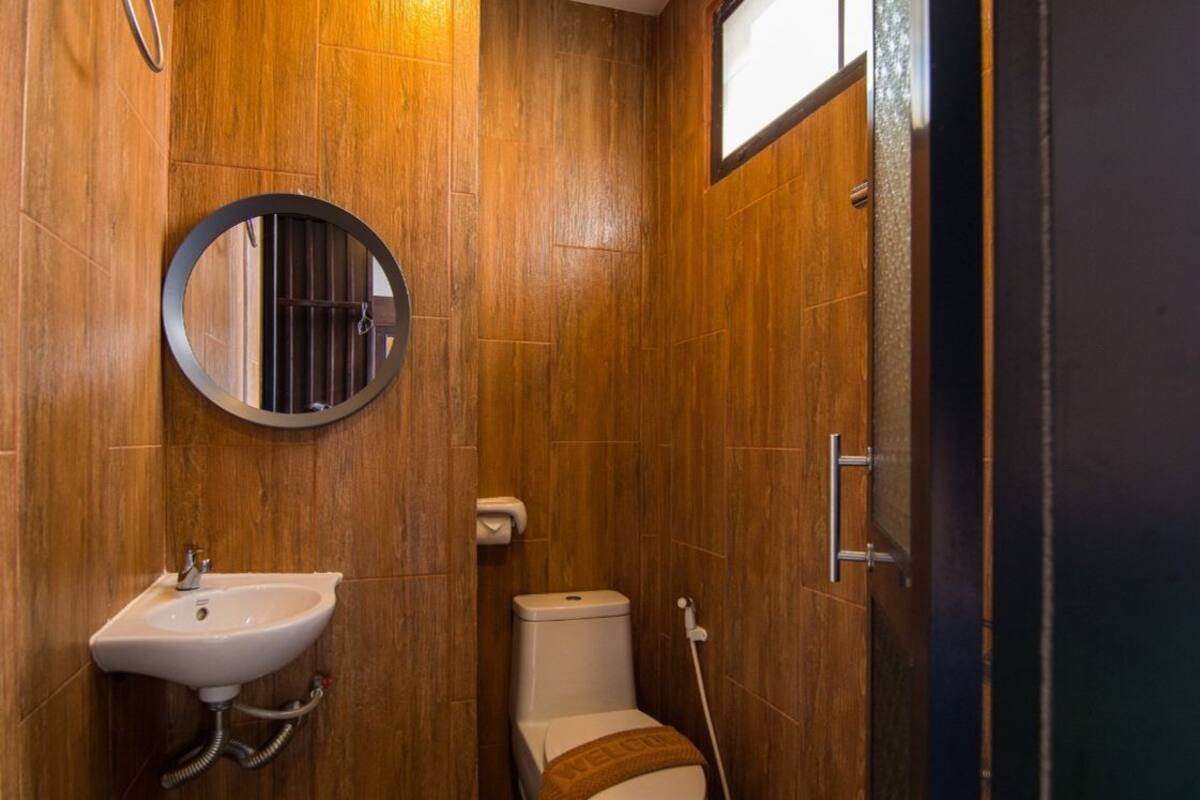 superior double room | bathroom | shower, rainfall showerhead, free toiletries, hair dryer