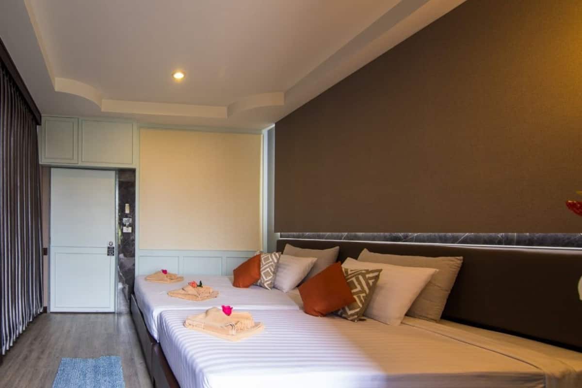 Chambre supérieure avec lits jumeaux | Bureau, accès au Wi-Fi (inclus), literie fournie