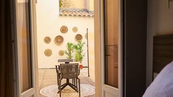 Chambre Double Confort, 1 grand lit | Literie de qualité supérieure, matelas mémoire de forme