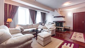 Presidential Suite | Minibar, in-room safe, desk, iron/ironing board (on request)