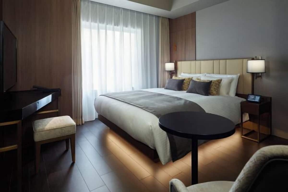 In-room safe, blackout drapes, free WiFi, bed sheets