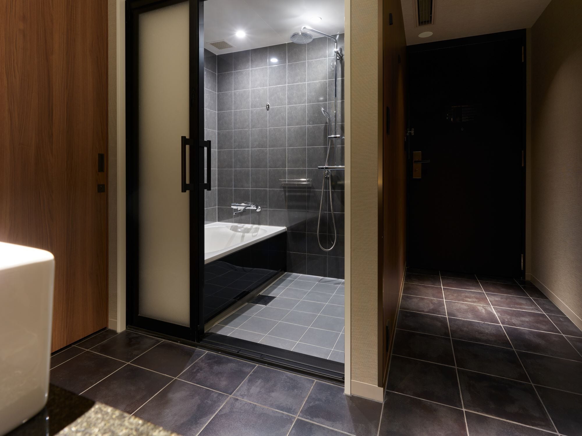 accessible , 1 bed queen, non smoking | bathroom | separate bathtub and shower, deep-soaking bathtub, free toiletries