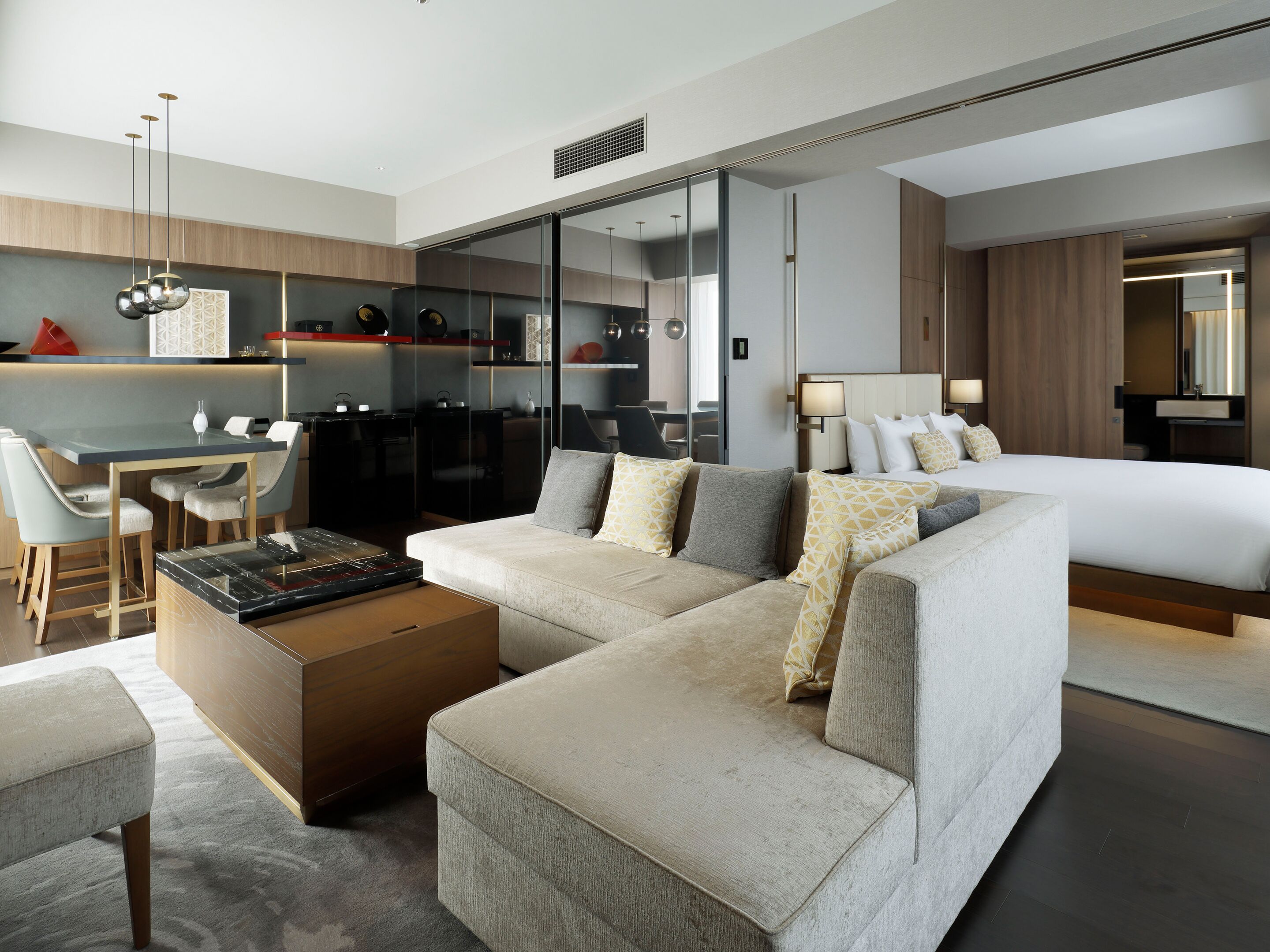 Junior suite, 1 kingsize bed, niet-roken | Een kluis op de kamer, verduisterende gordijnen, gratis wifi, beddengoed