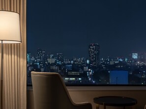 In-room safe, blackout curtains, free WiFi, bed sheets - Mitsui Garden Hotel Roppongi Tokyo Premier (Tokyo)