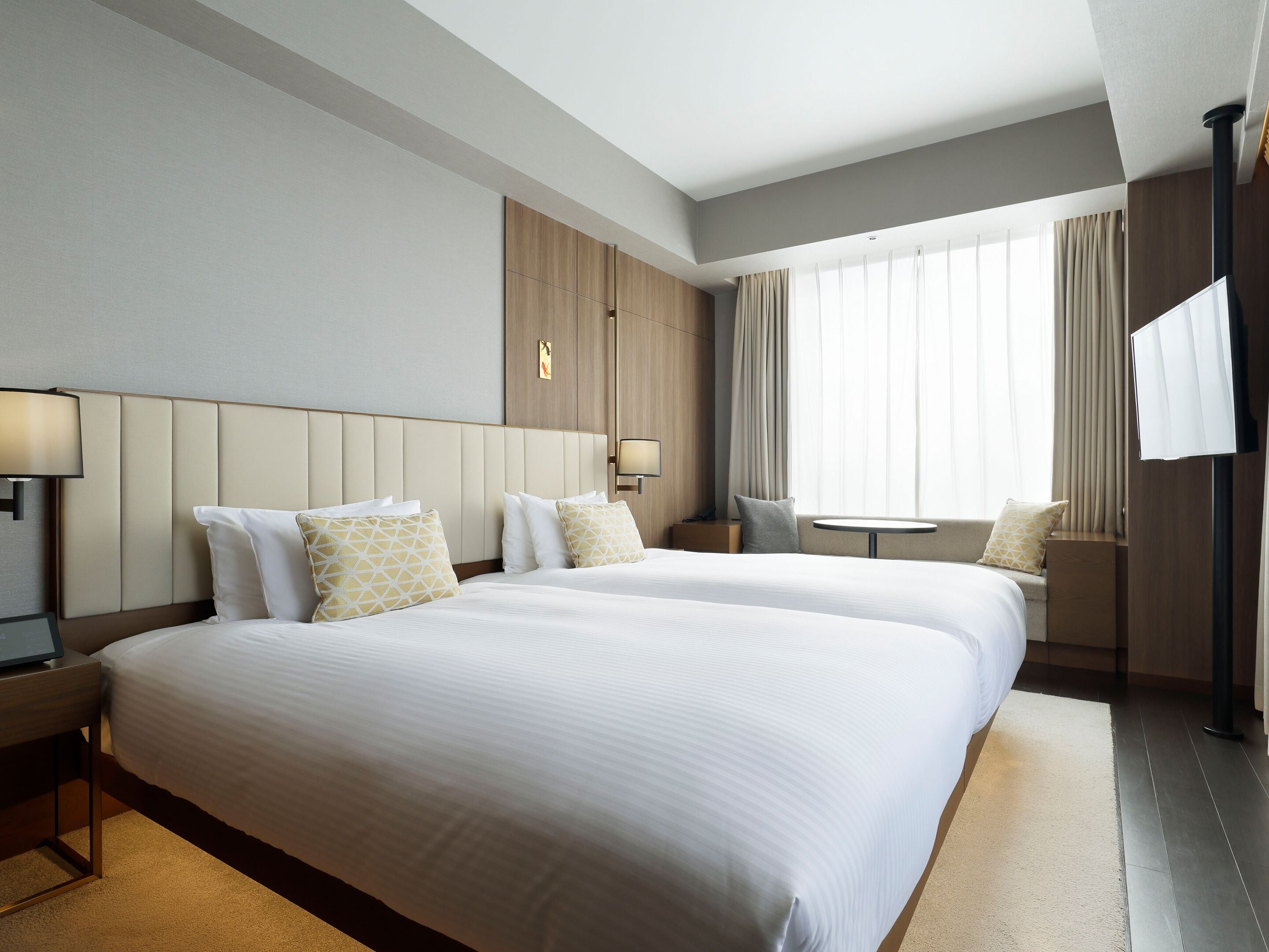 Deluxe kamer, niet-roken (2 beds) | Een kluis op de kamer, verduisterende gordijnen, gratis wifi, beddengoed