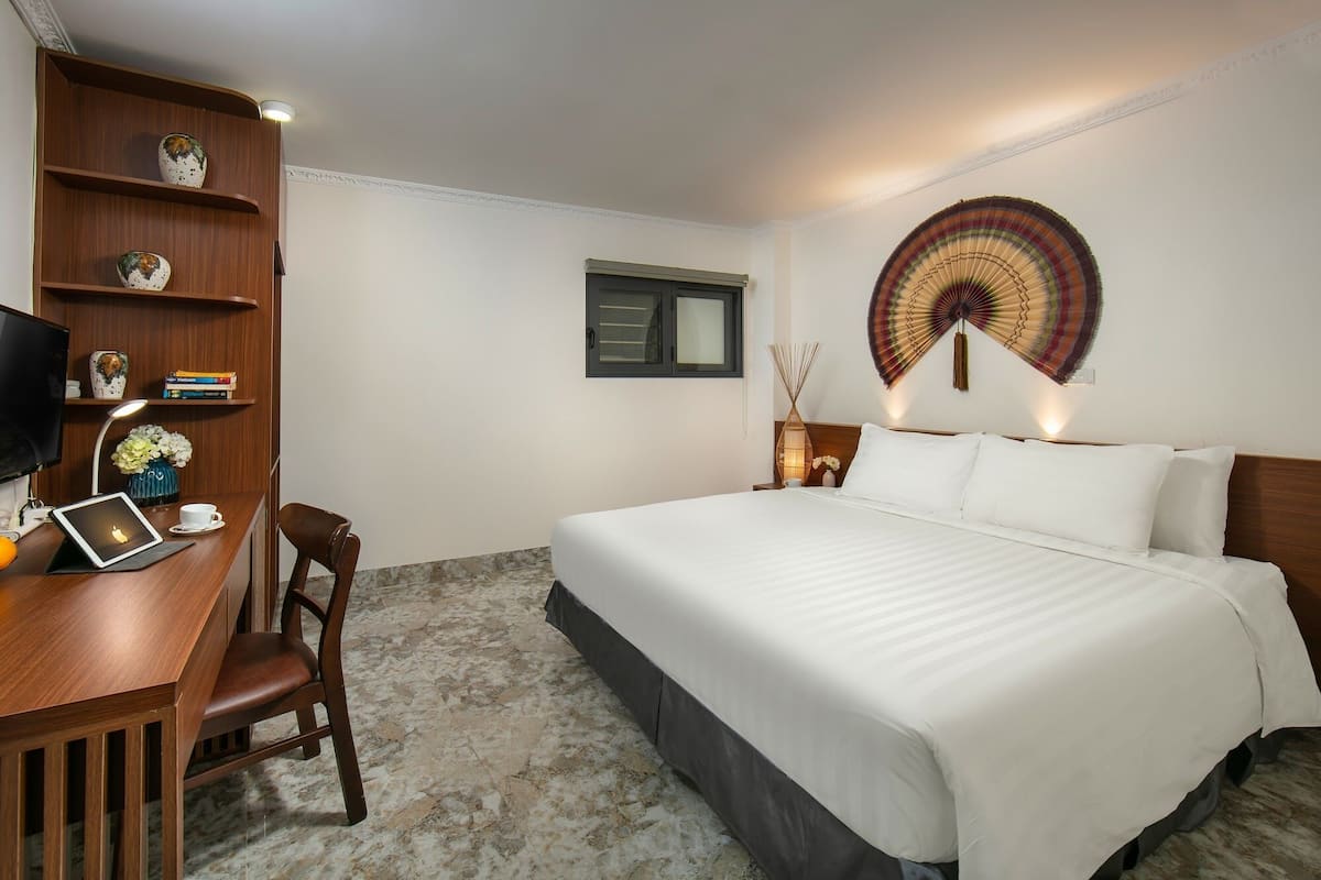 Habitación doble Deluxe | 1 habitación, ropa de cama hipoalergénica, minibar y escritorio