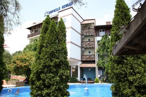 Vista frontal de la propiedad