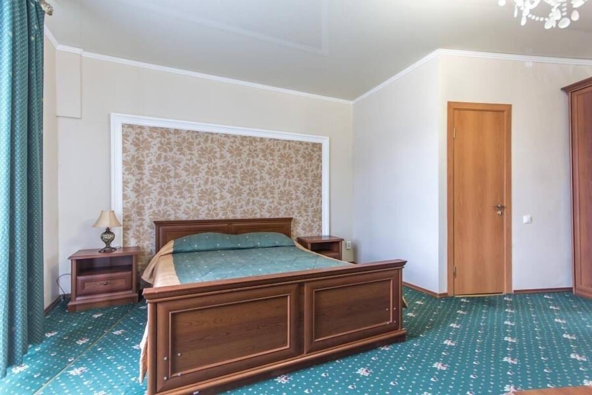 Junior Suite with mountain view | In-room safe, free WiFi, bed sheets