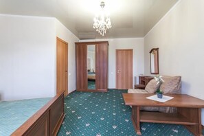 ジュニア ルーム マウンテンビュー | セーフティボックス (室内)、WiFi (無料)、ベッドシーツ