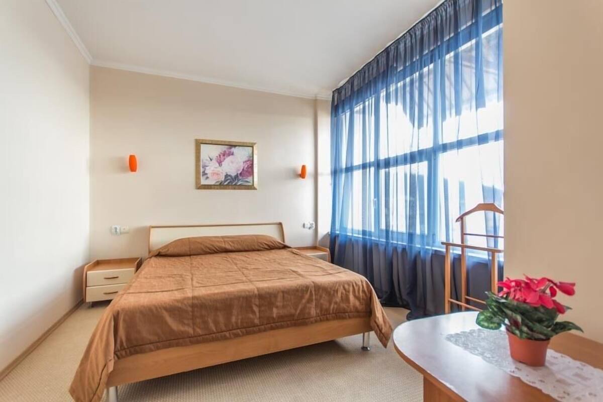 Standard Studio, Pool View | In-room safe, free WiFi, bed sheets