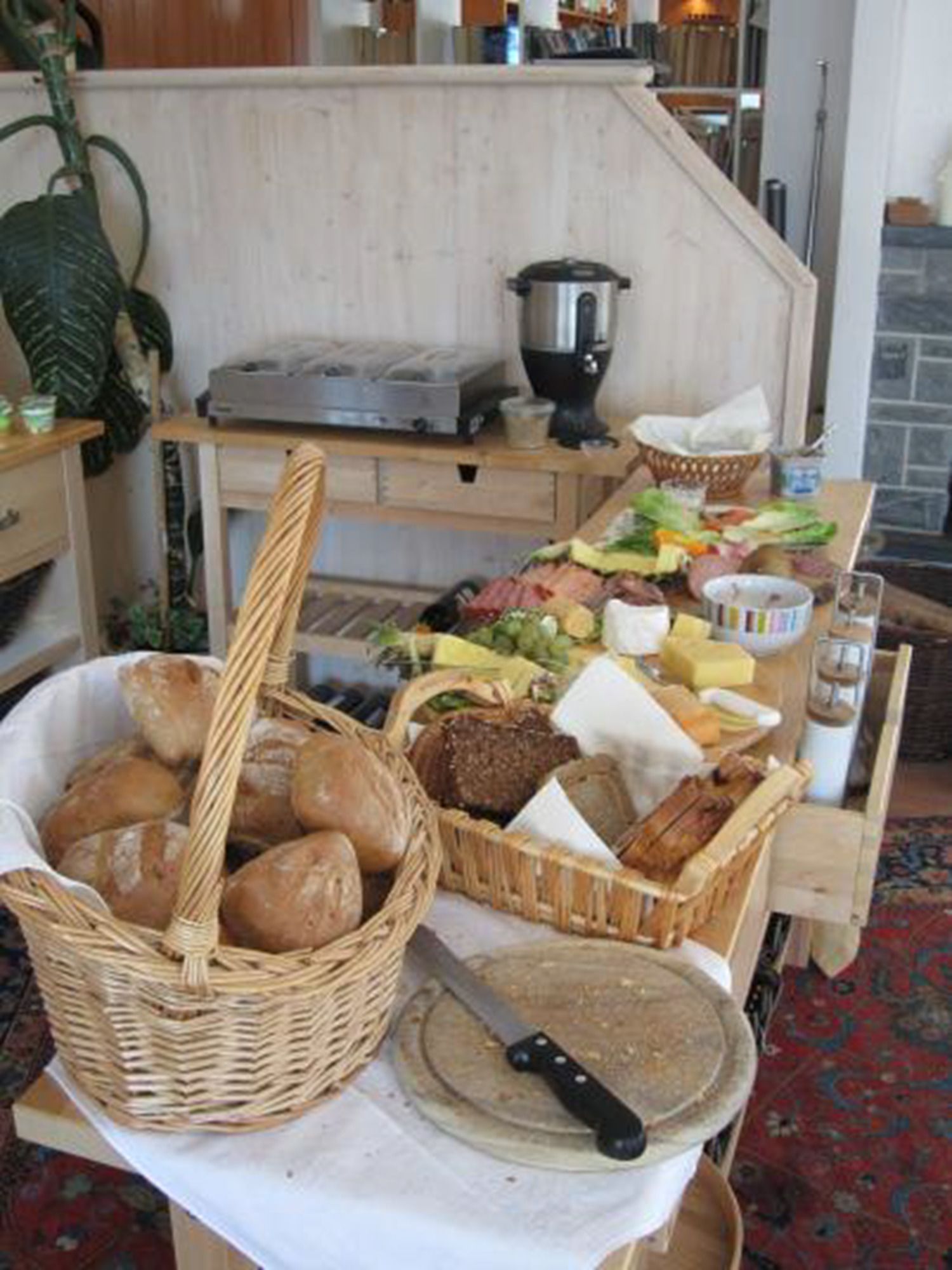 Tägliches großes Frühstück (9 EUR pro Person)