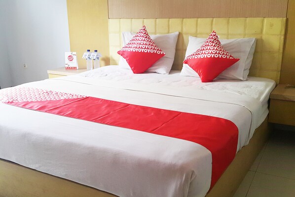 Deluxe Suite | Desk, free WiFi, bed sheets - Hotel O Mega Sentosa (Samarinda)