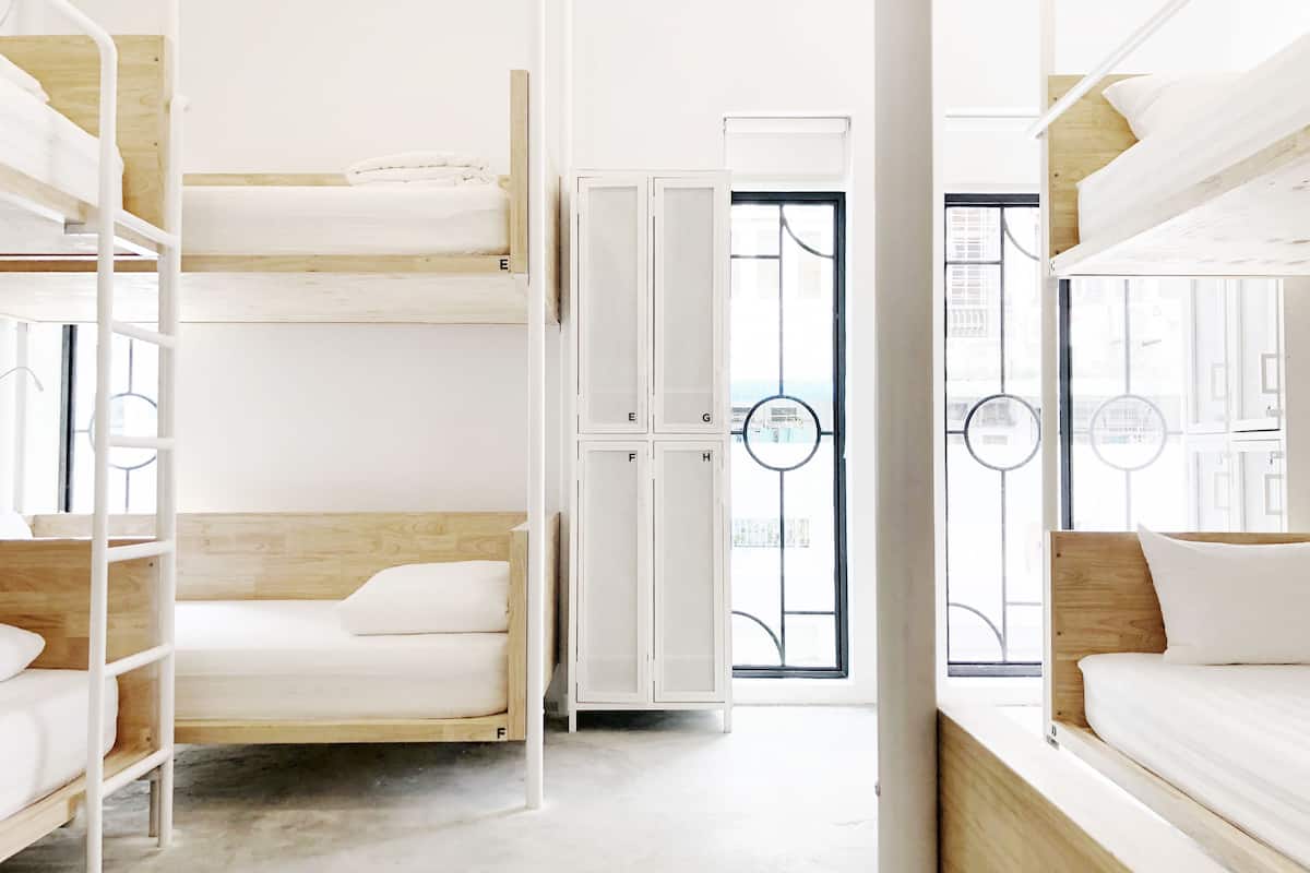 Mixhood | Soundproofing, iron/ironing board, free WiFi, bed sheets