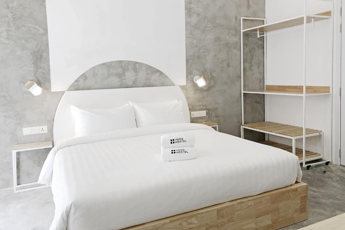 Privatehood | Soundproofing, iron/ironing board, free WiFi, bed sheets