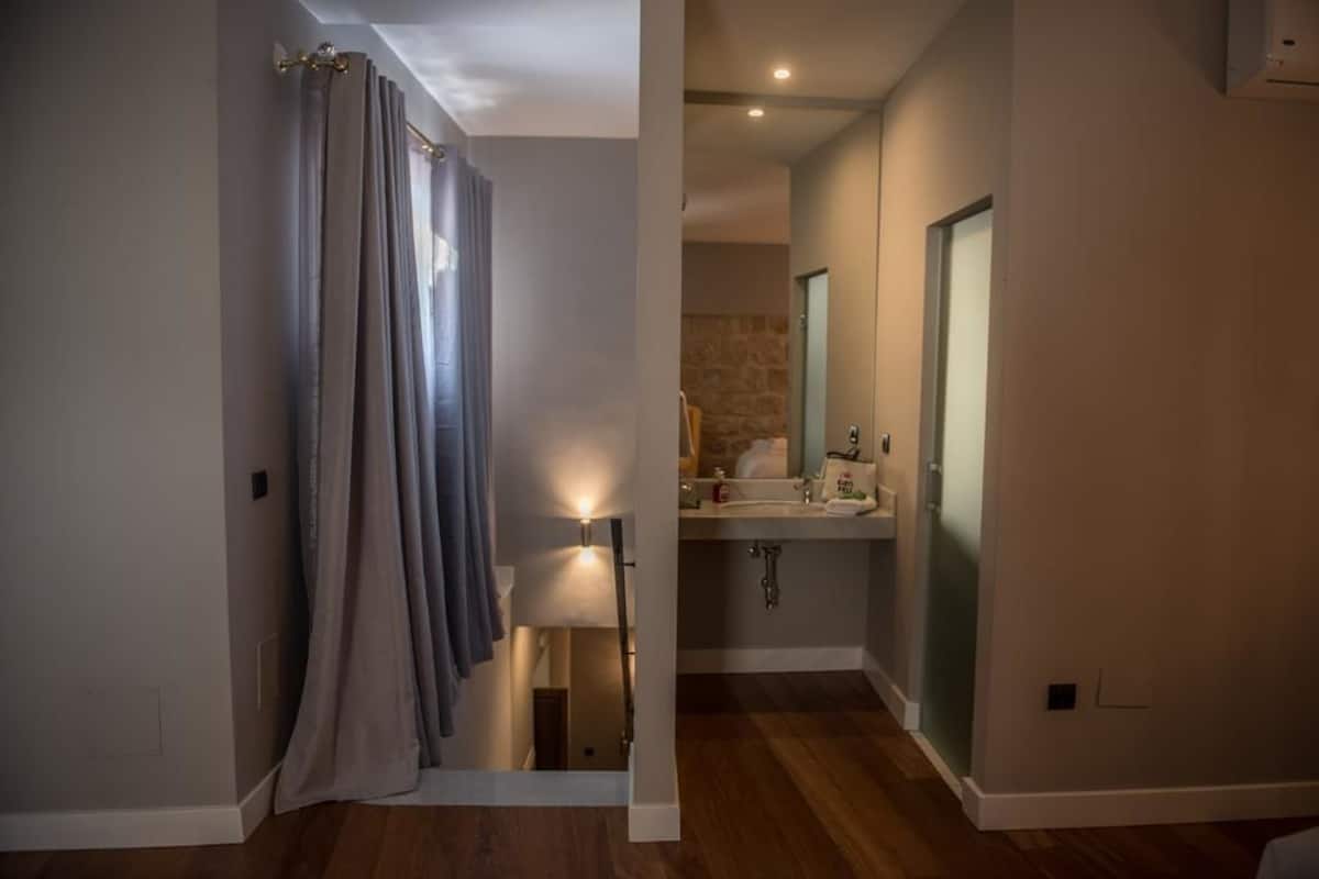 In-room safe, desk, iron/ironing board, free cots/infant beds