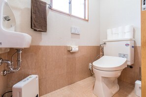 Entire House Rental | Bathroom | Separate bathtub and shower, free toiletries, hair dryer, slippers - Japanestay Takayama House Hotel (Takayama)