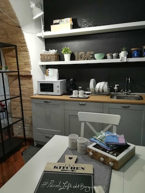 Bao gồm bữa sáng tự phục vụ hàng ngày 
